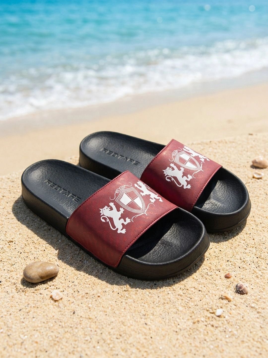 Red Tape Men Printed Sliders