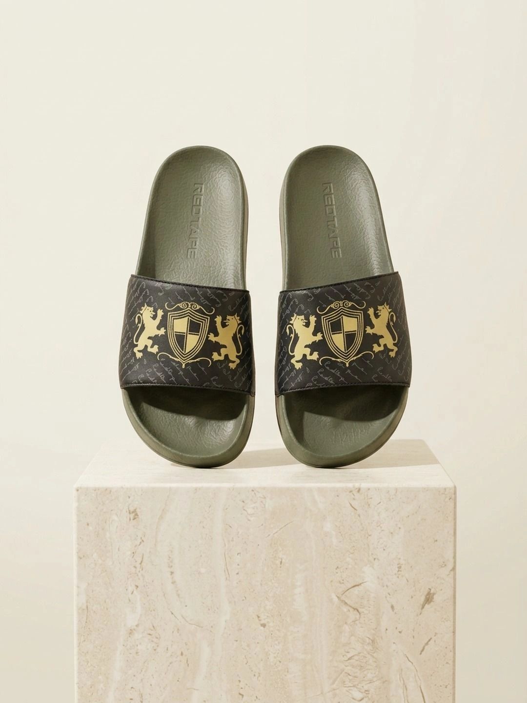 Red Tape Men Printed Sliders