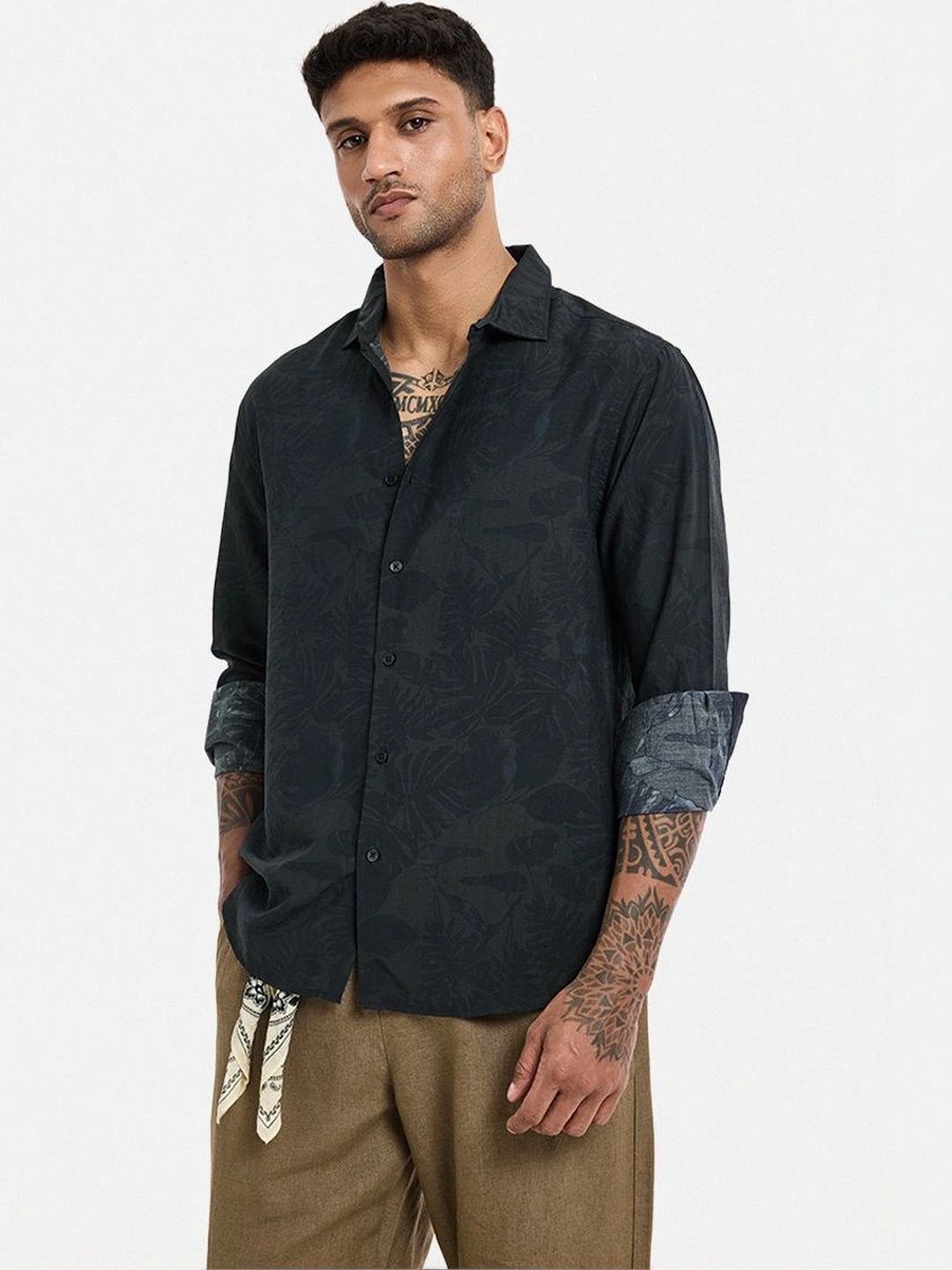 Snitch Men Floral Printed Casual Shirt