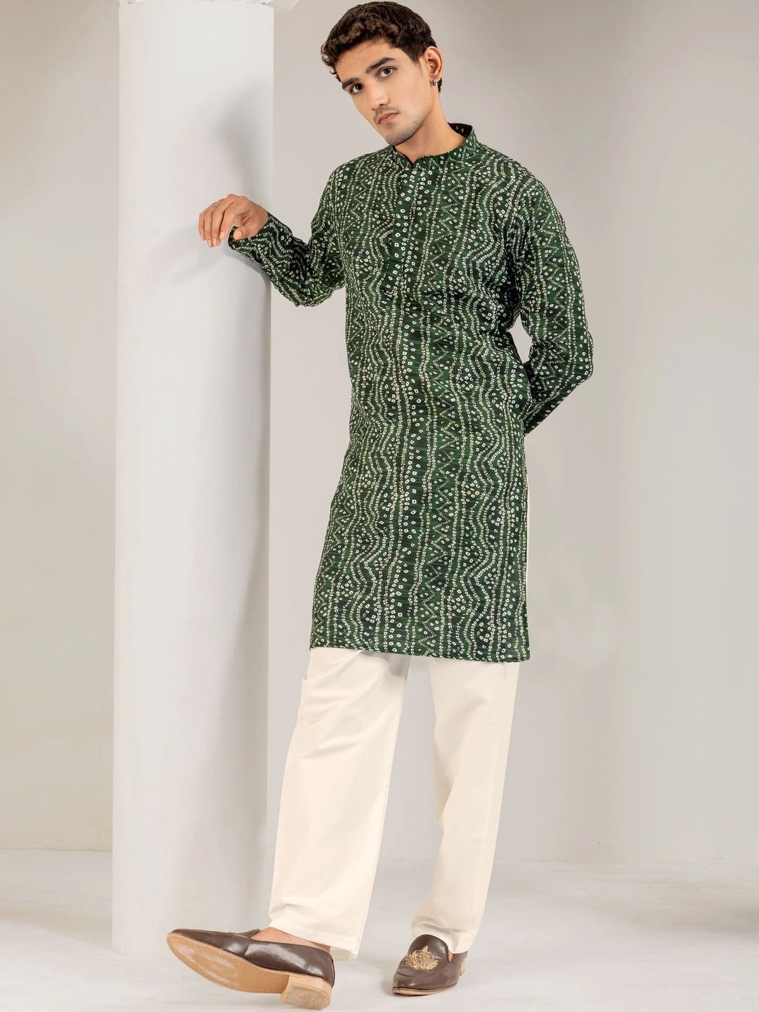 ADHIRAJAN Men Bandhani Printed Kurta