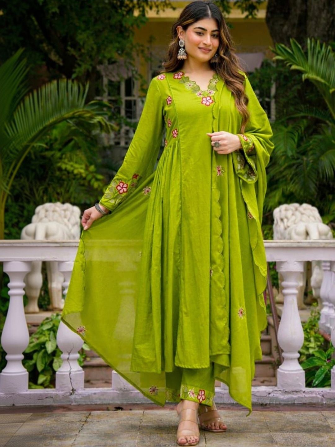 VASUPRADA Women Floral Embroidered Empire Thread Work Pure Cotton Kurta with Trousers & With Dupatta