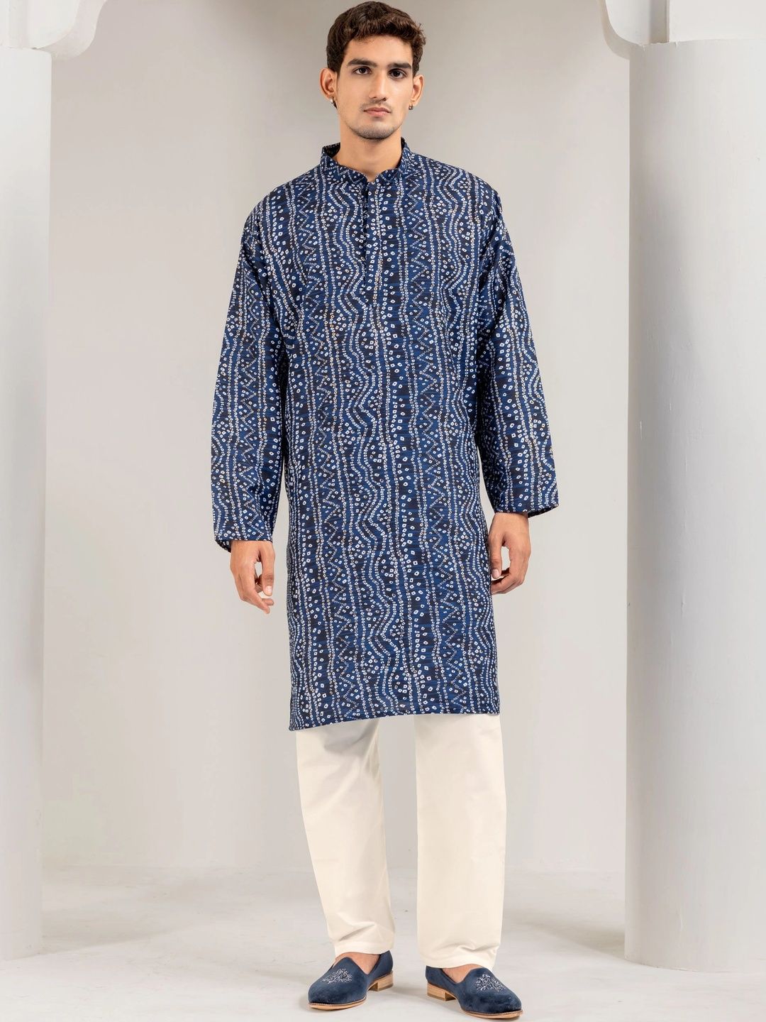 ADHIRAJAN Men Bandhani Printed Kurta