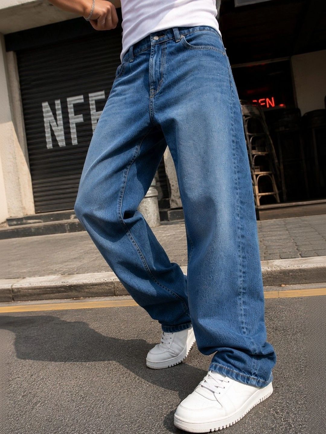 Bene Kleed Men Relaxed Fit Mid-Rise Light Fade Jeans