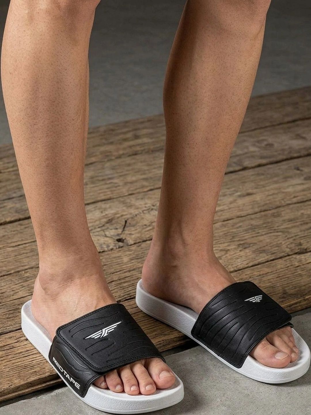 Red Tape Men Colourblocked Sliders