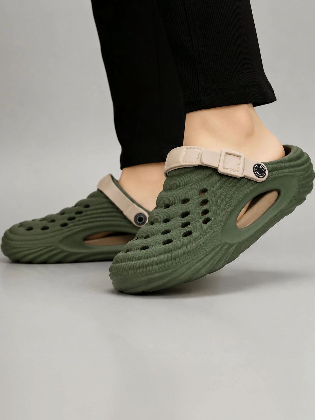 INKLENZO Men Rubber Clogs