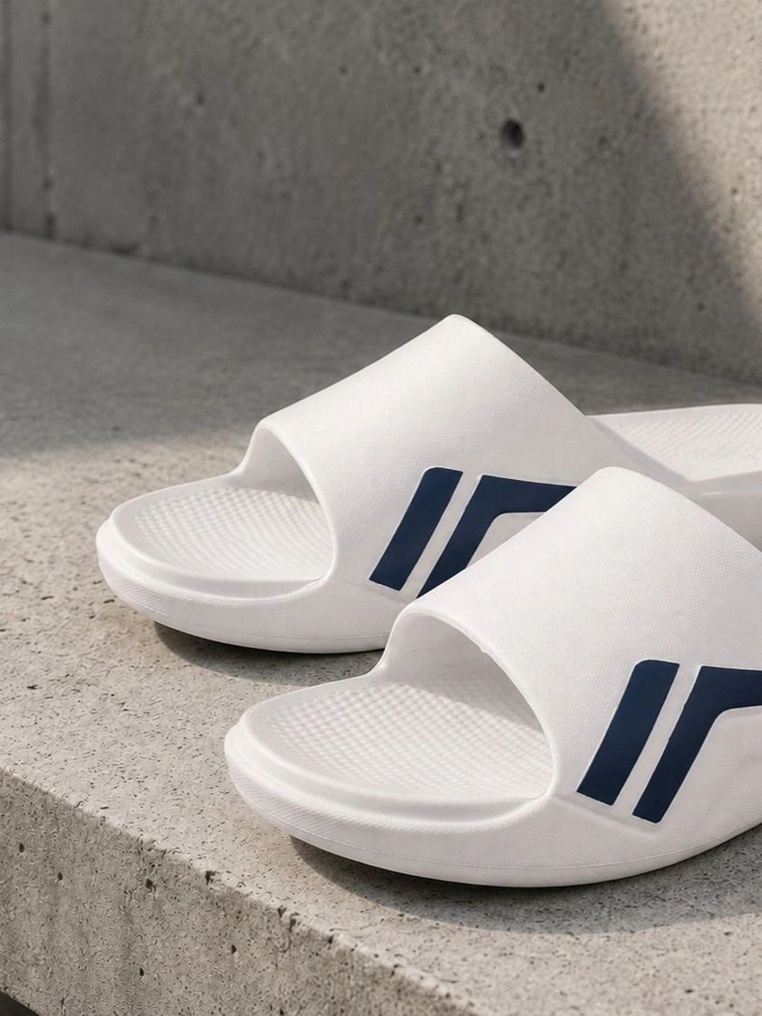 TRV Men Printed Sliders