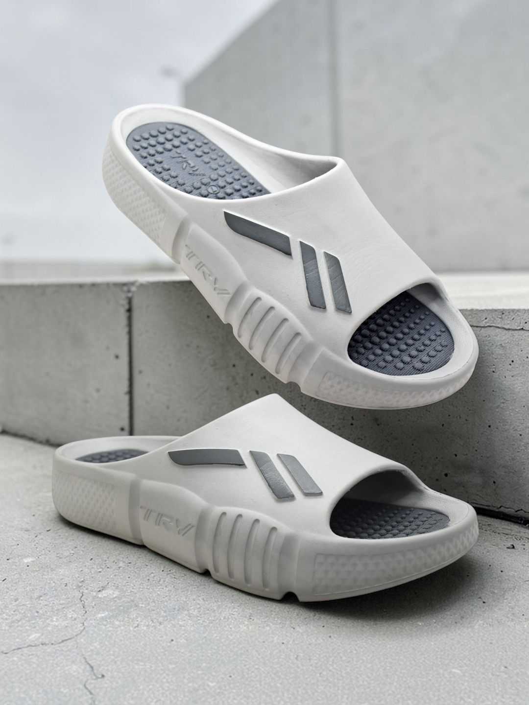 TRV Men Sliders
