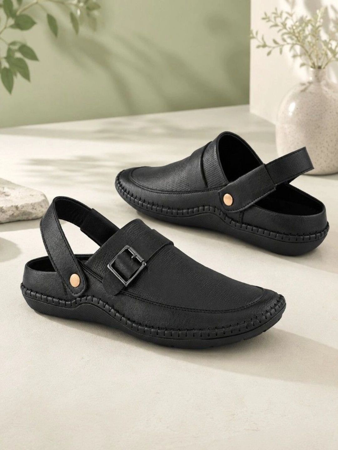 Roadster Men Clogs Sandals