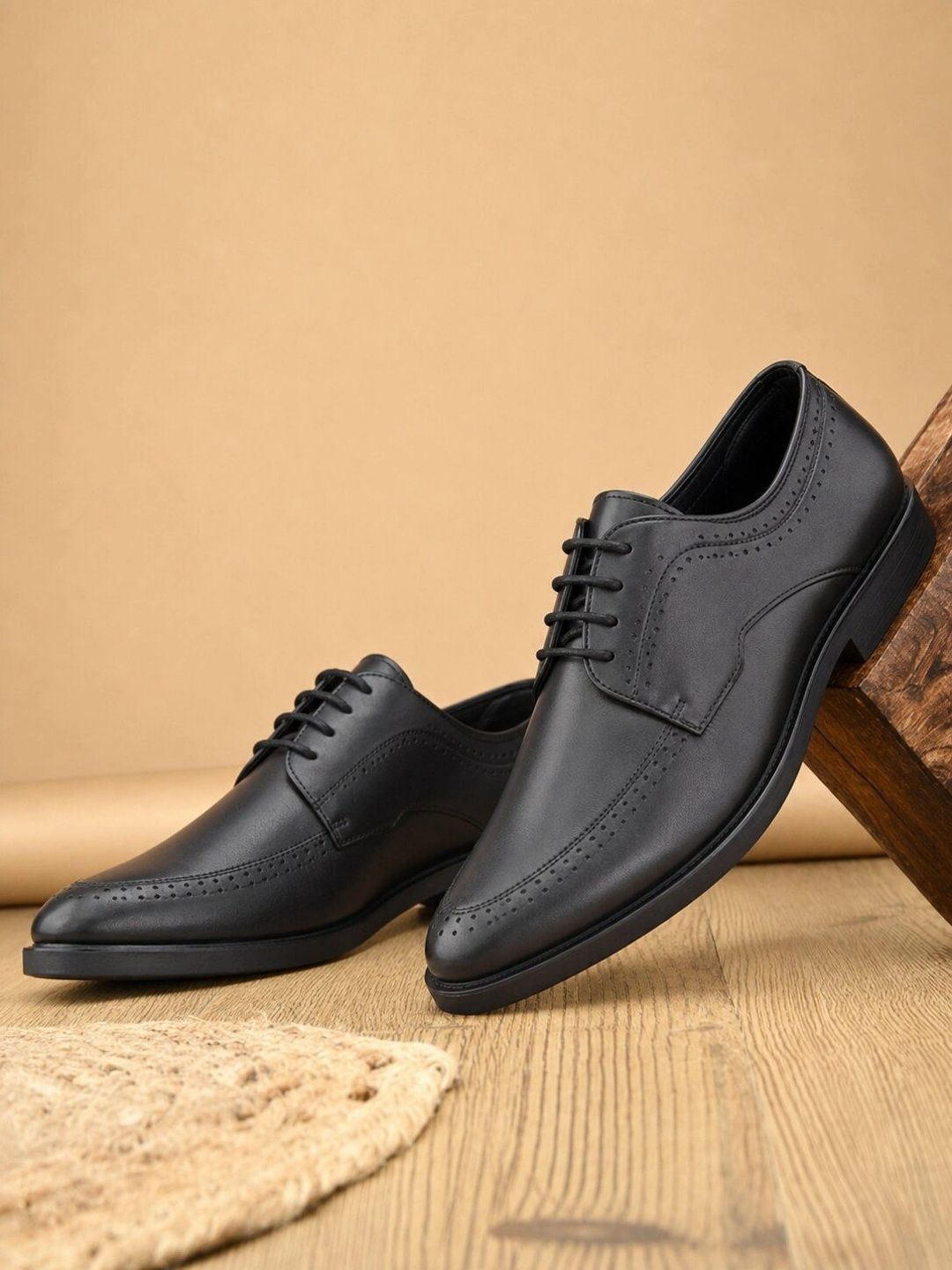 Mast & Harbour Men Round Toe Lace-Ups Formal Oxfords