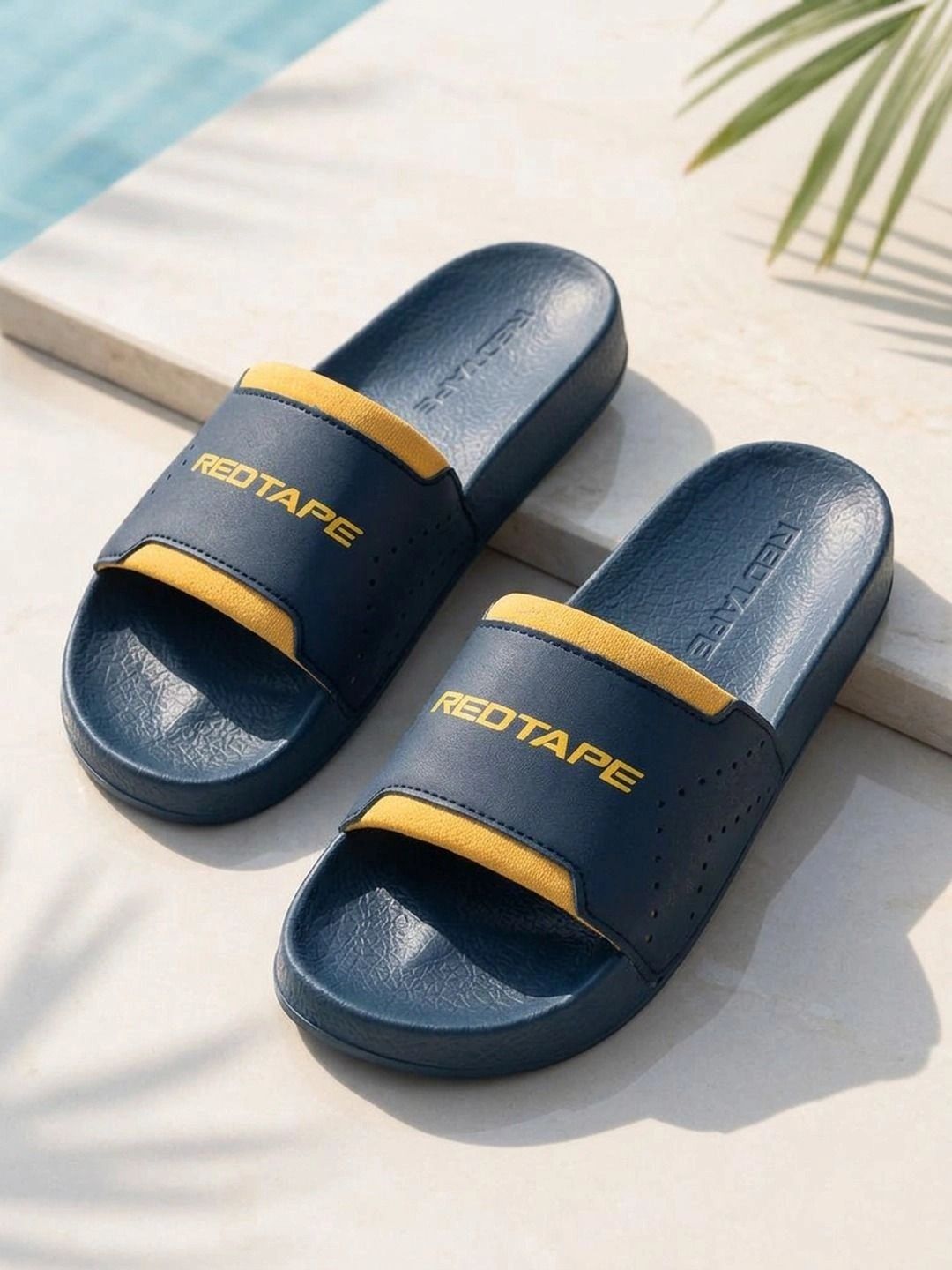 Red Tape Men Colourblocked Sliders