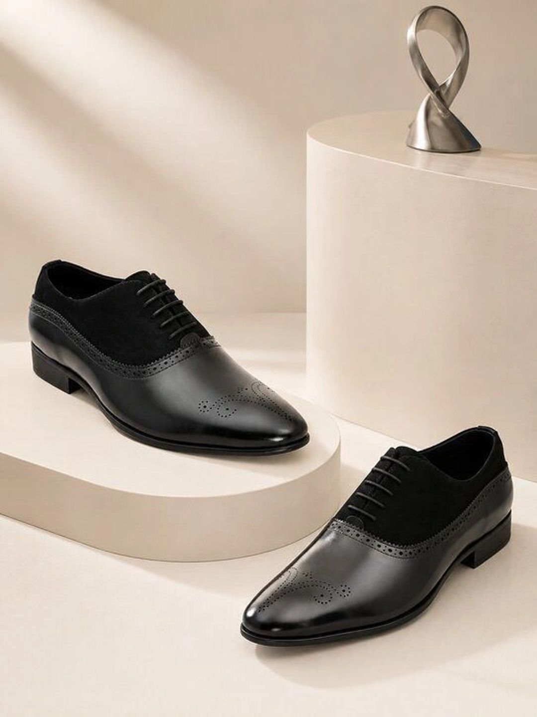 House of Pataudi Men Textured Formal Brogues