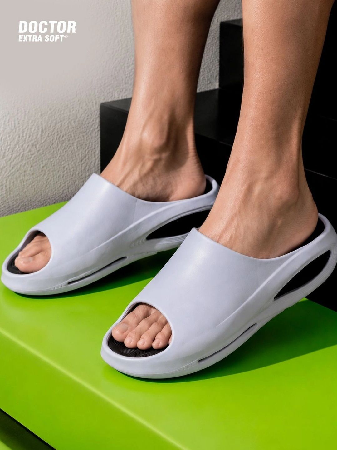 DOCTOR EXTRA SOFT Men Solid Sliders