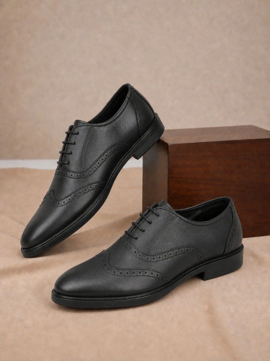 Mast & Harbour Men Round Toe Lace-Ups Formal Brogues