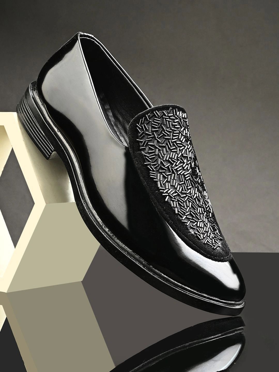 INVICTUS Men Textured PU Round Toe Slip-On Shoes