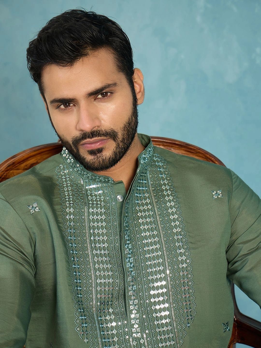 House of Pataudi Men Embellished Mirror Work Kurta