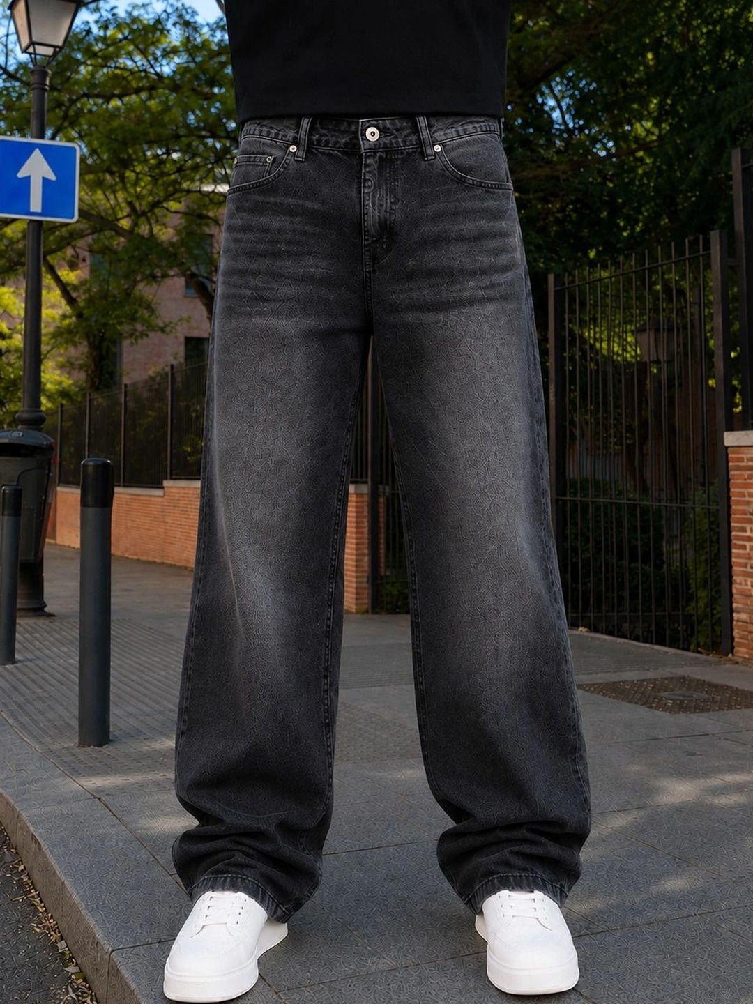 MQ Denim Men Straight Fit Mid-Rise Light Fade Jeans