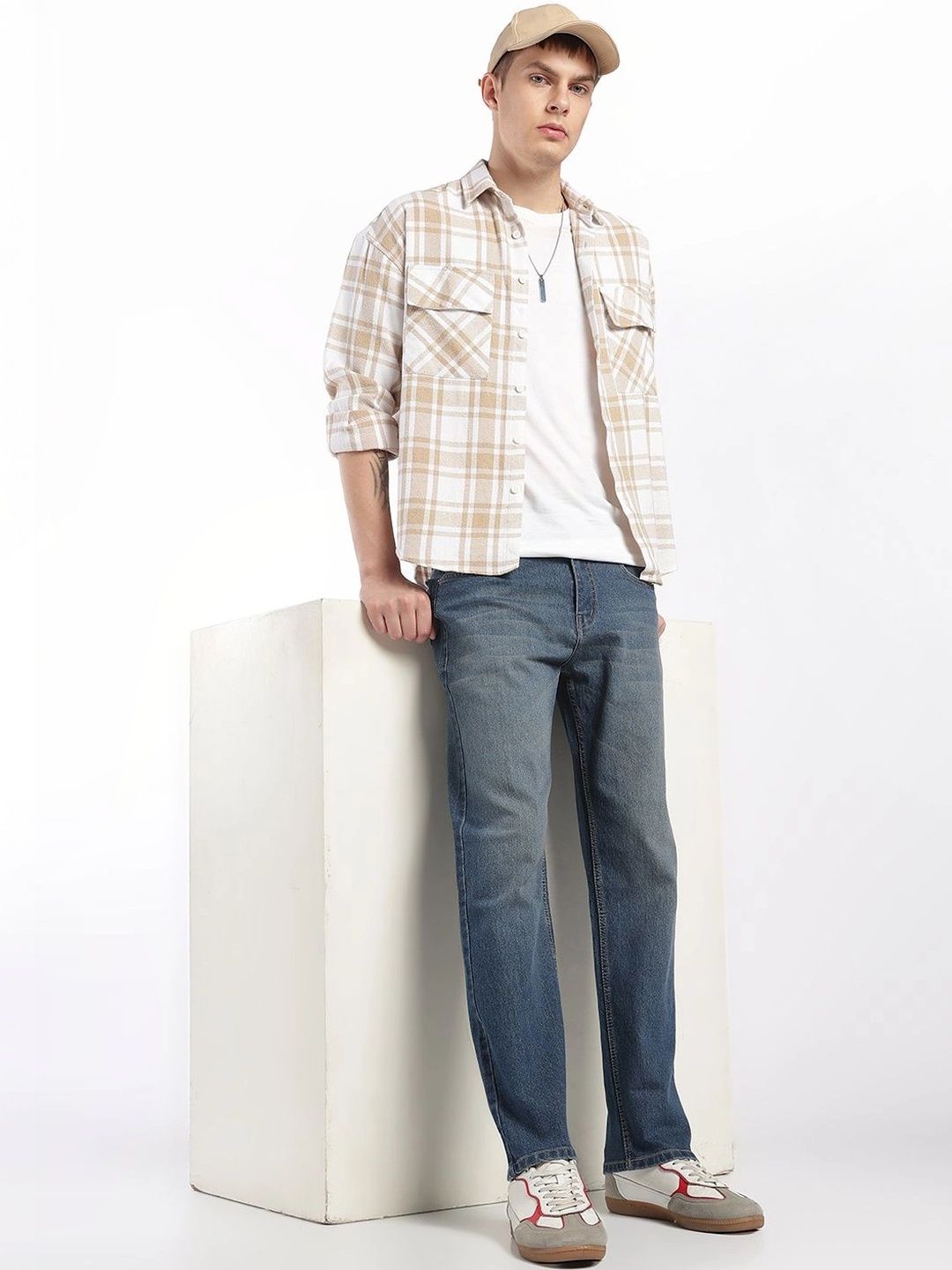 zayla Men Jean Regular Fit Mid-Rise Light Fade Stretchable Jeans
