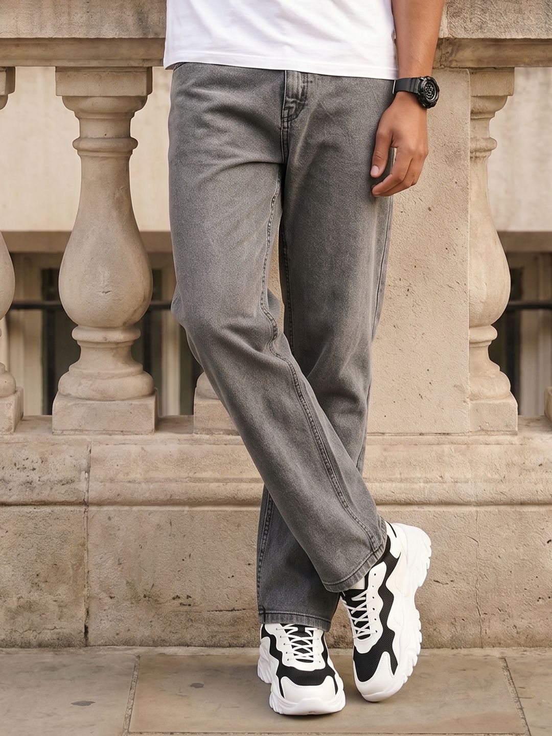 The Roadster Life Co. Men Straight Fit Heavy Fade Stretchable Jeans