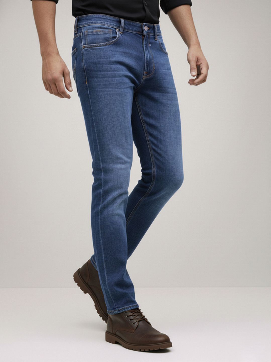 The Roadster Life Co. Men Straight Fit Stretchable Jeans With A Bag
