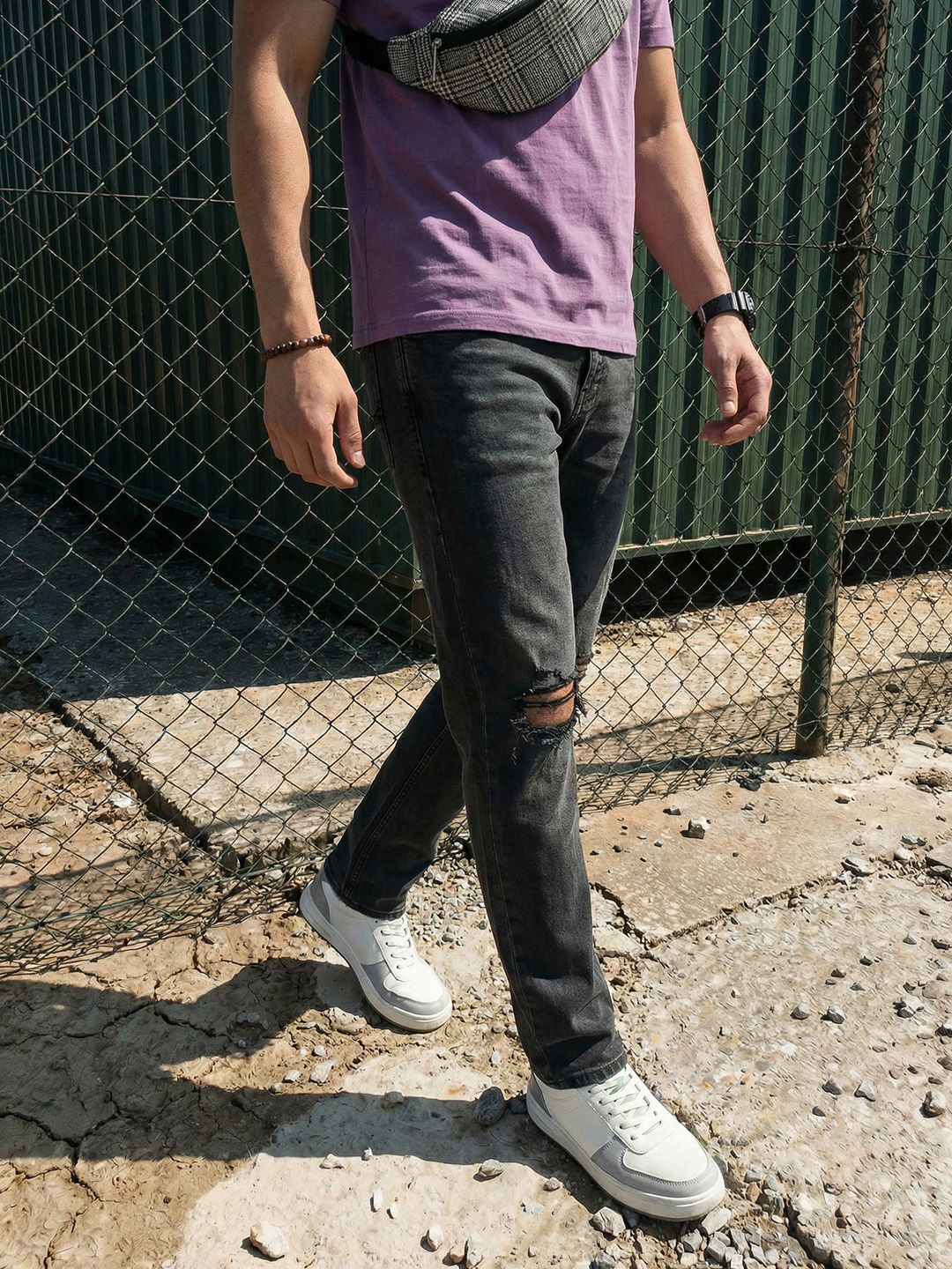 The Roadster Life Co. Men Slim Fit Mildly Distressed Light Fade Stretchable Jeans