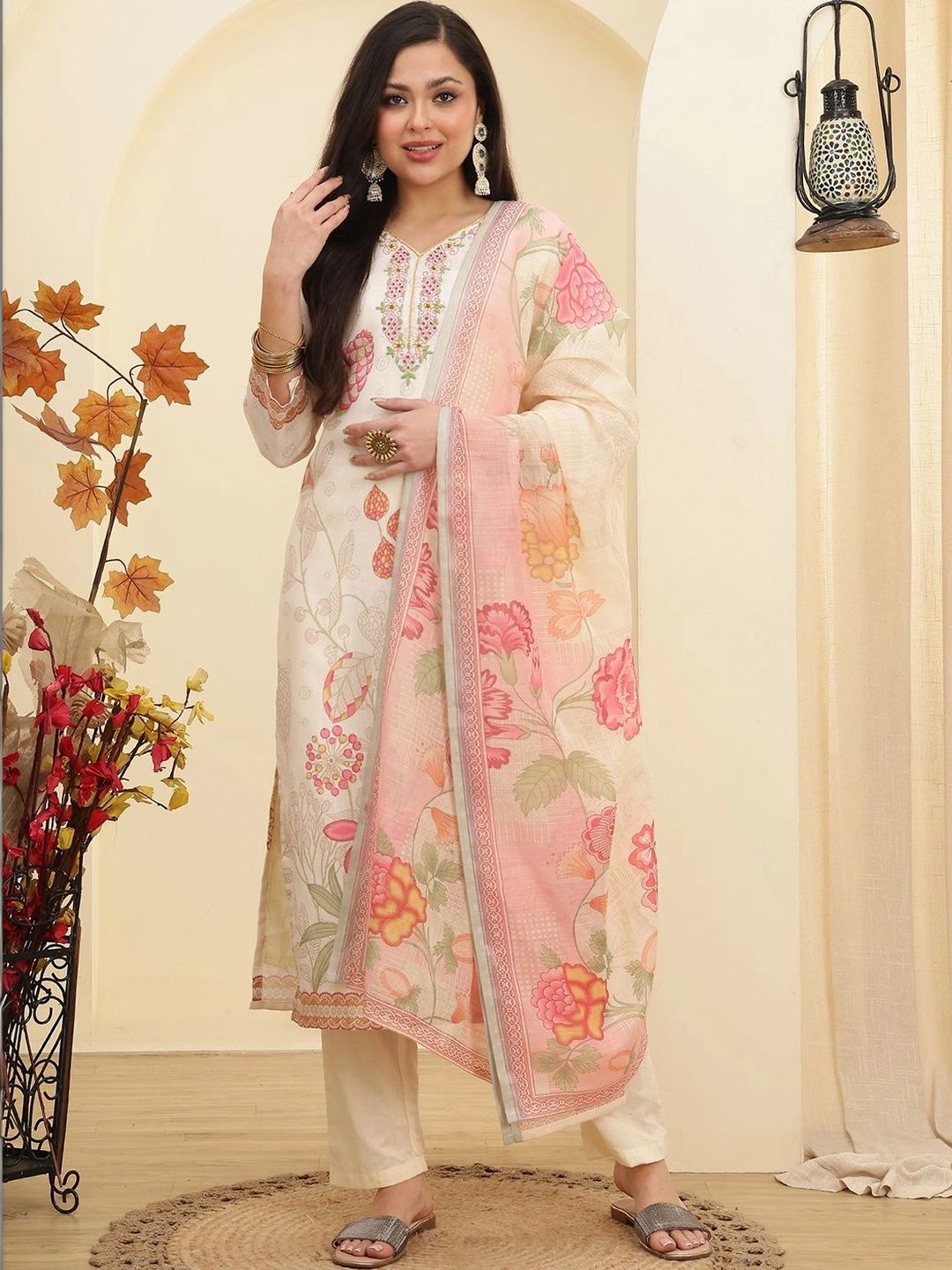 Moda Rapido Women Floral Printed Regular Thread Work Linen Kurta with Trousers & With Dupatta