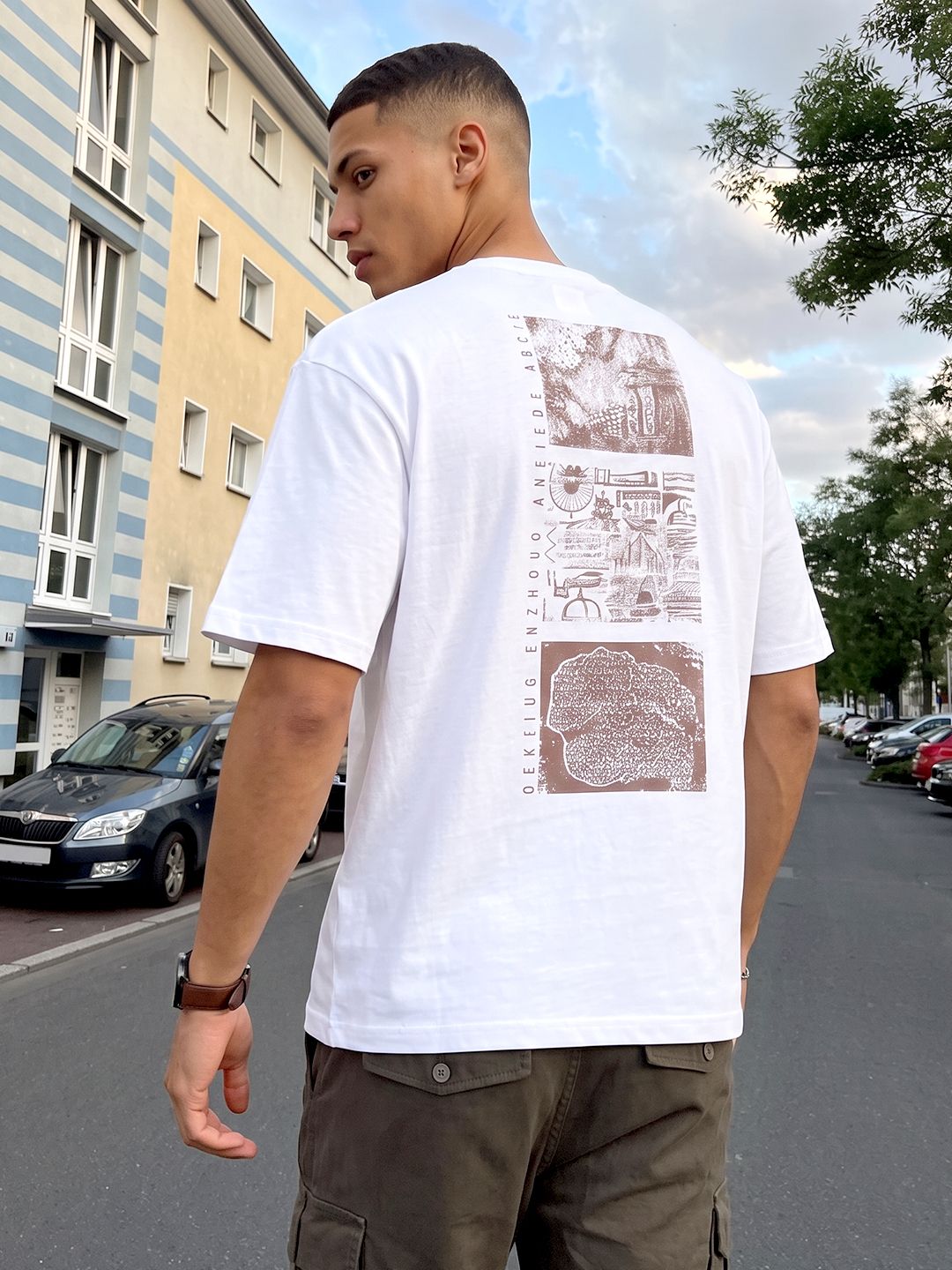 The Roadster Life Co. Printed Drop-Shoulder Sleeves Pure Cotton Relaxed Fit T-shirt
