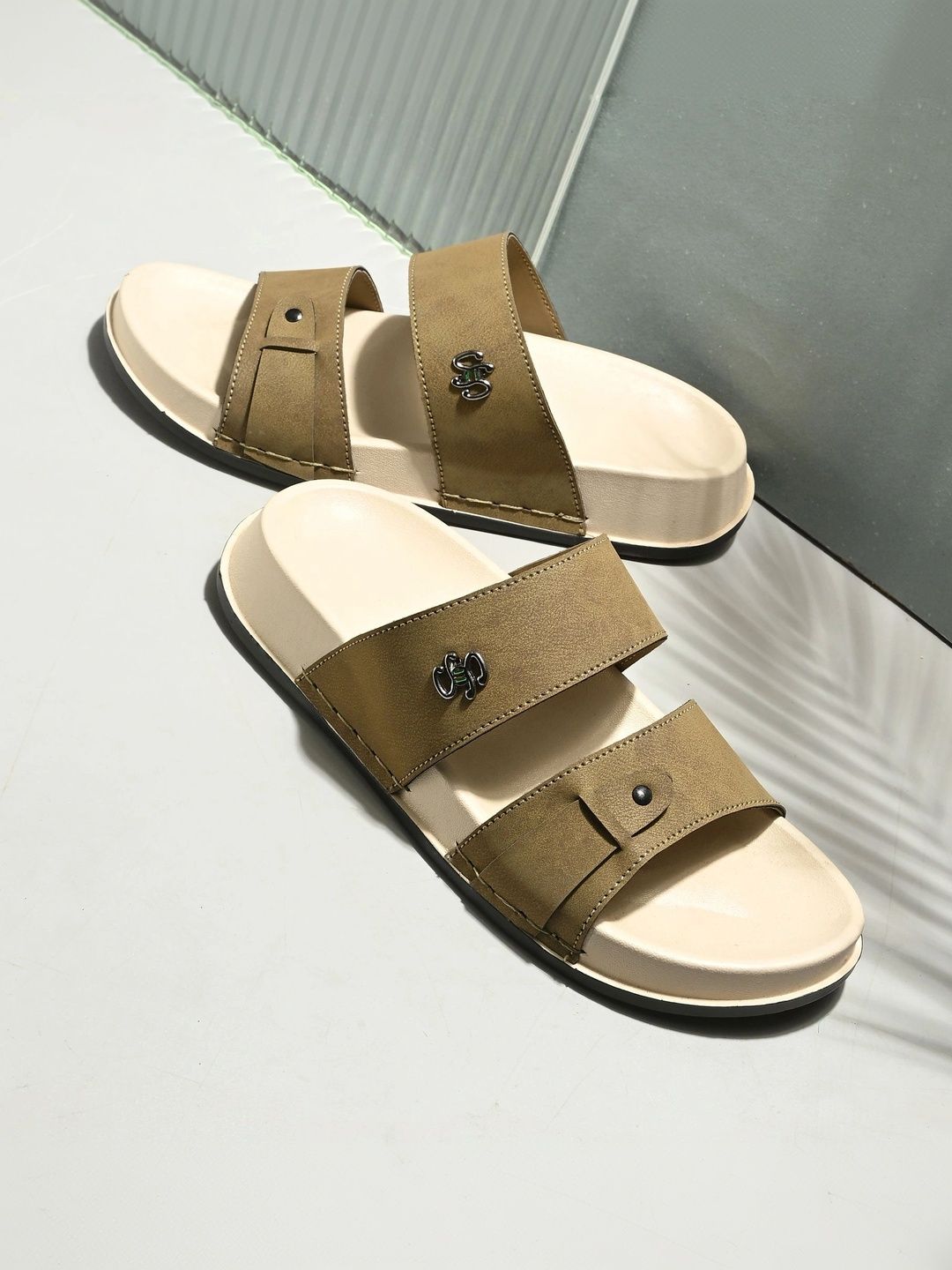 Roadster Men Comfort Sandals