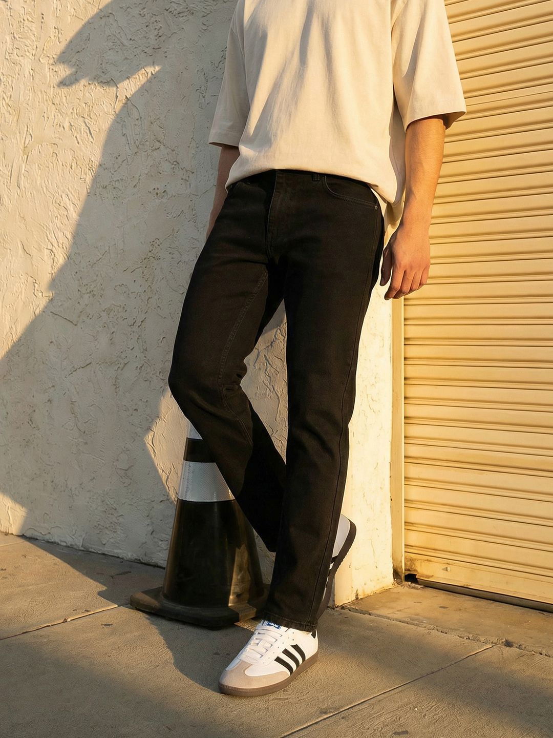 The Roadster Life Co. Men Slim Fit Light Fade Jeans