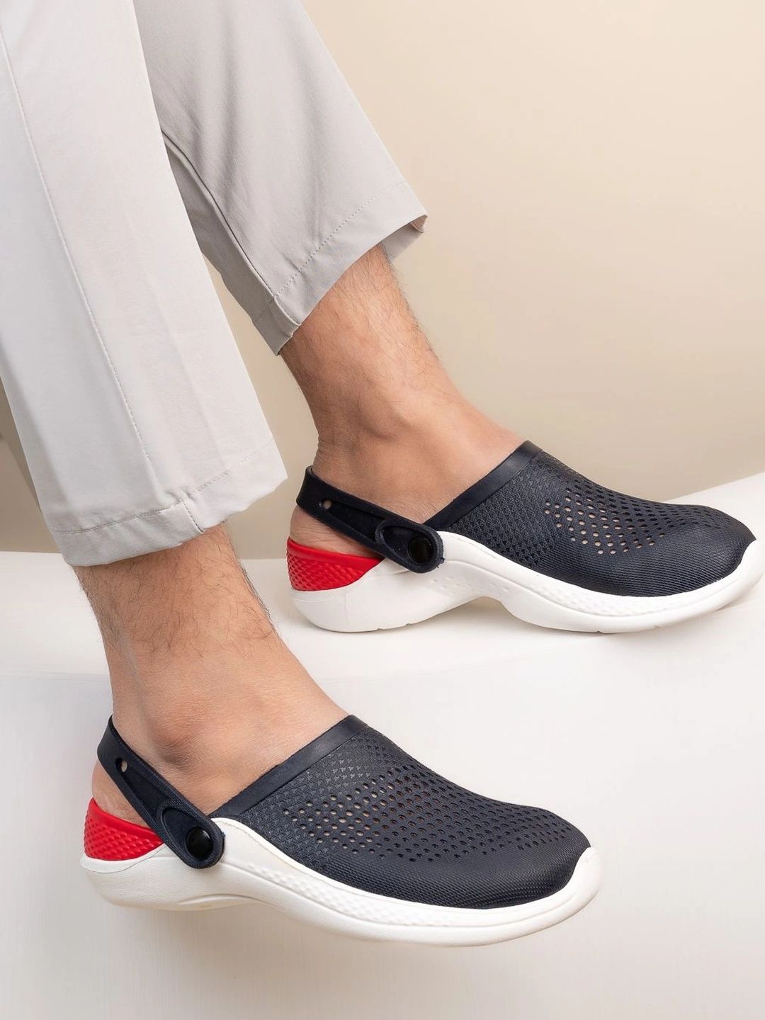 Roadster Men Clogs