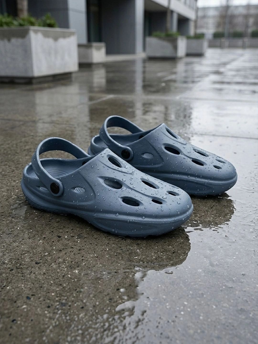 HYPR FIT Solid Water-Resistant Cushioned Shock Absorption Comfort Clogs