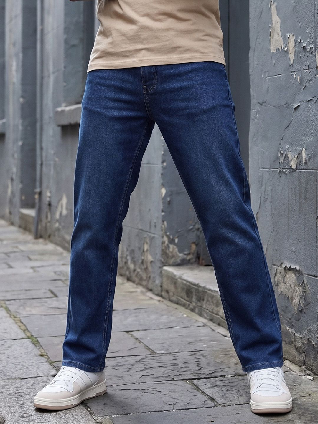 The Roadster Life Co. Men Straight Fit Light Fade Stretchable Jeans