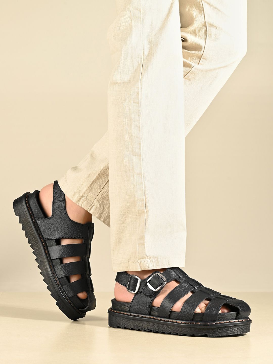 House of Pataudi Men Leather Fisherman Sandals