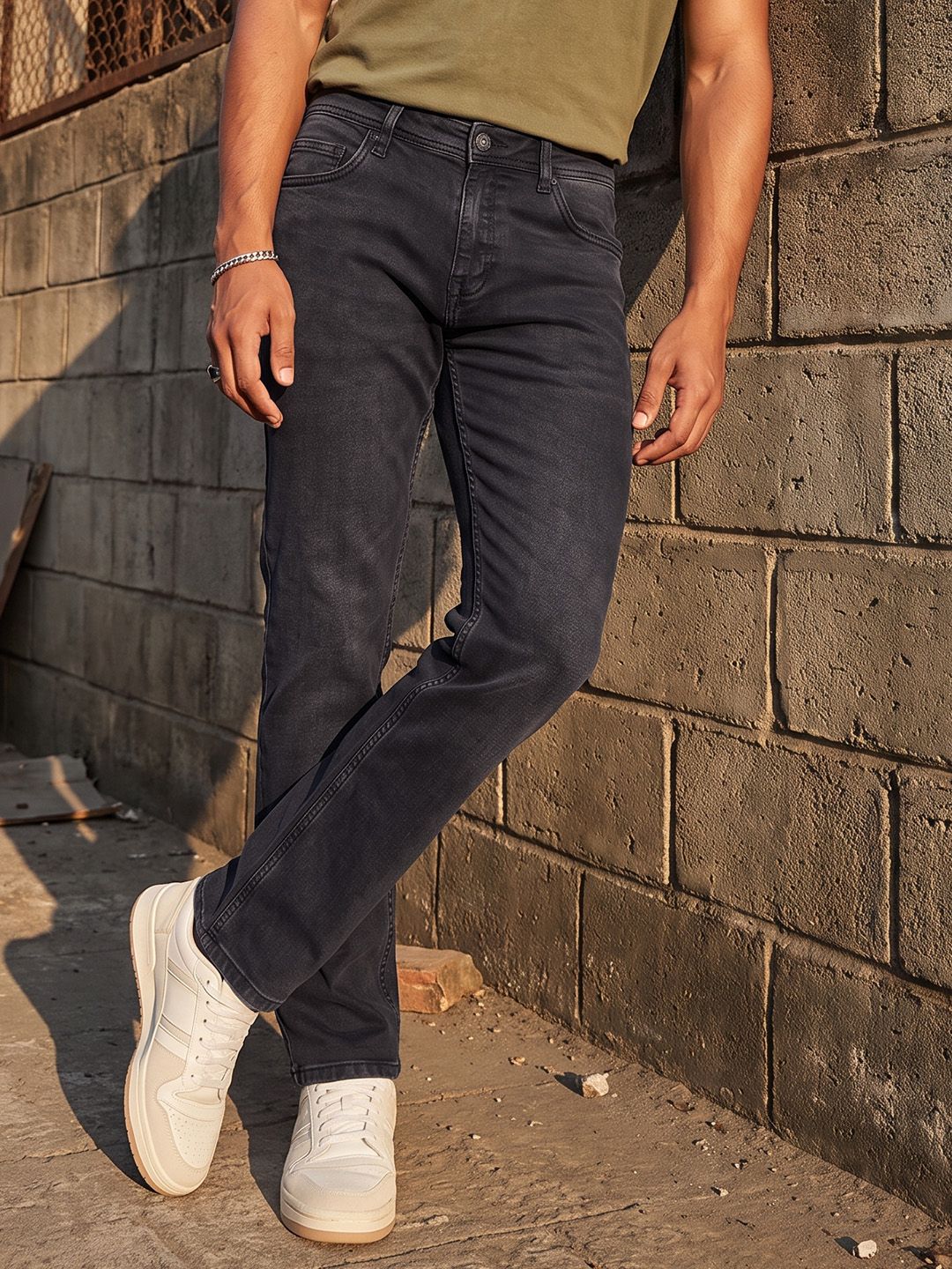 The Roadster Life Co. Men Slim Fit Light Fade Stretchable Jeans