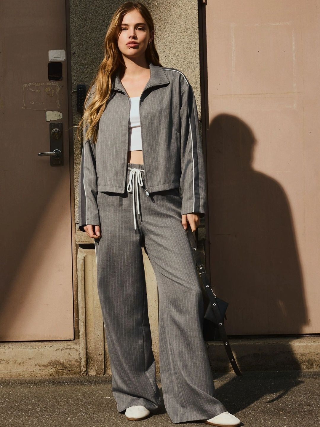 H&M Wide Drawstring Trousers deal from myntra H&M Wide Drawstring Trousers deal from myntra