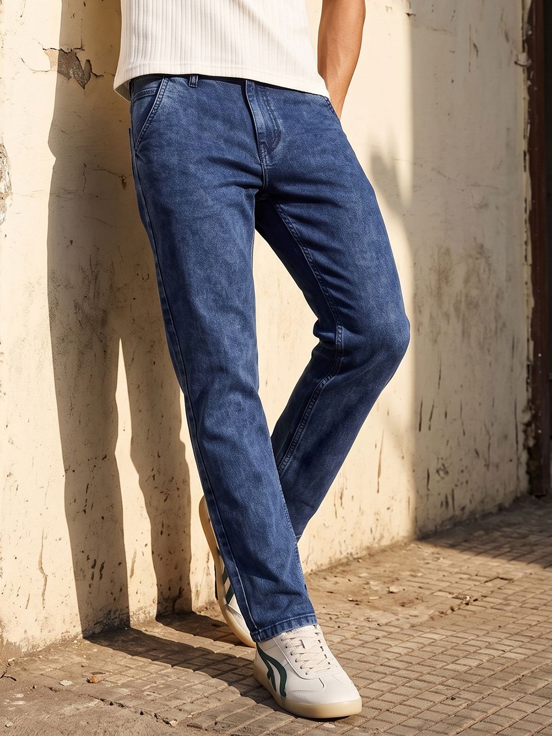 The Roadster Life Co. Men Carrot Fit Light Fade Jeans