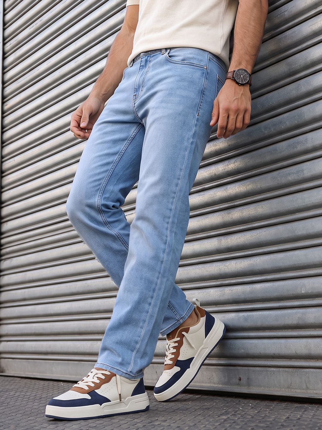 The Roadster Life Co. Men Relaxed Fit Light Fade Stretchable Jeans