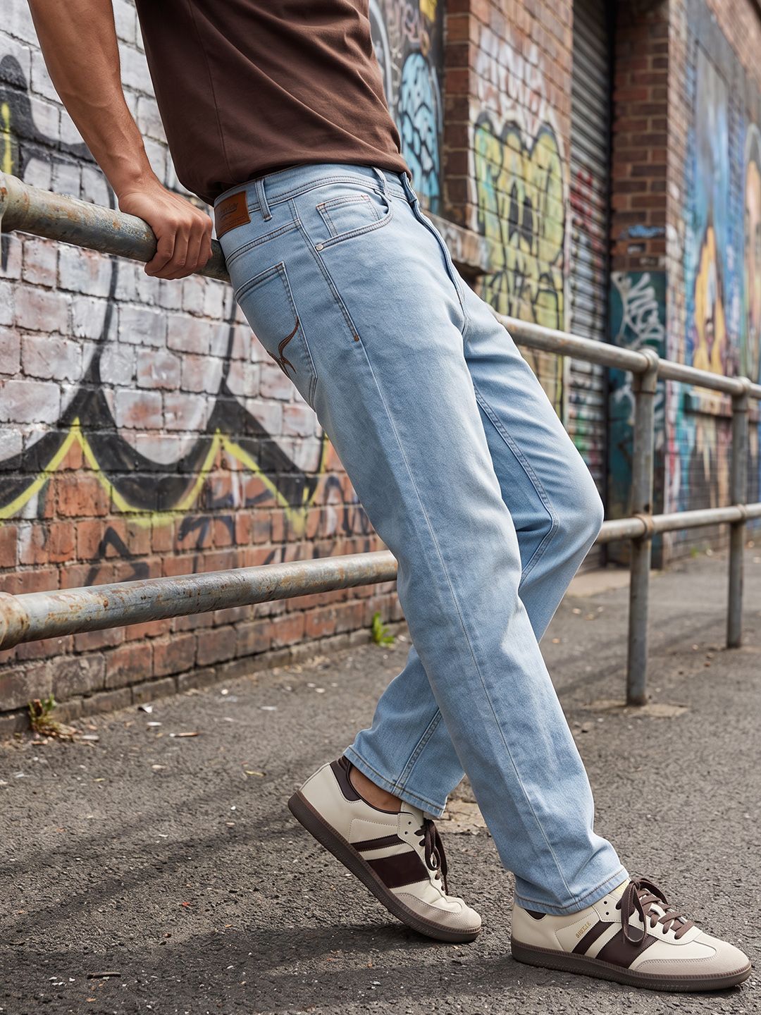 The Roadster Life Co. Men Relaxed Fit Light Fade Stretchable Jeans
