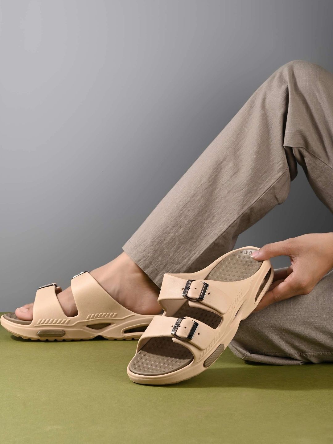 Slipover Men Sliders