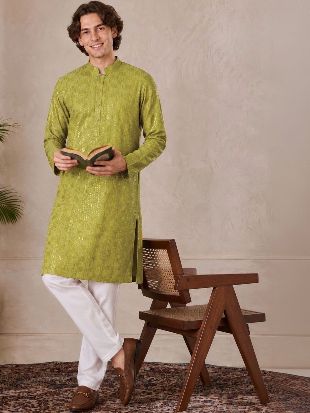House of Pataudi Men Embroidered Sequinned Kurta