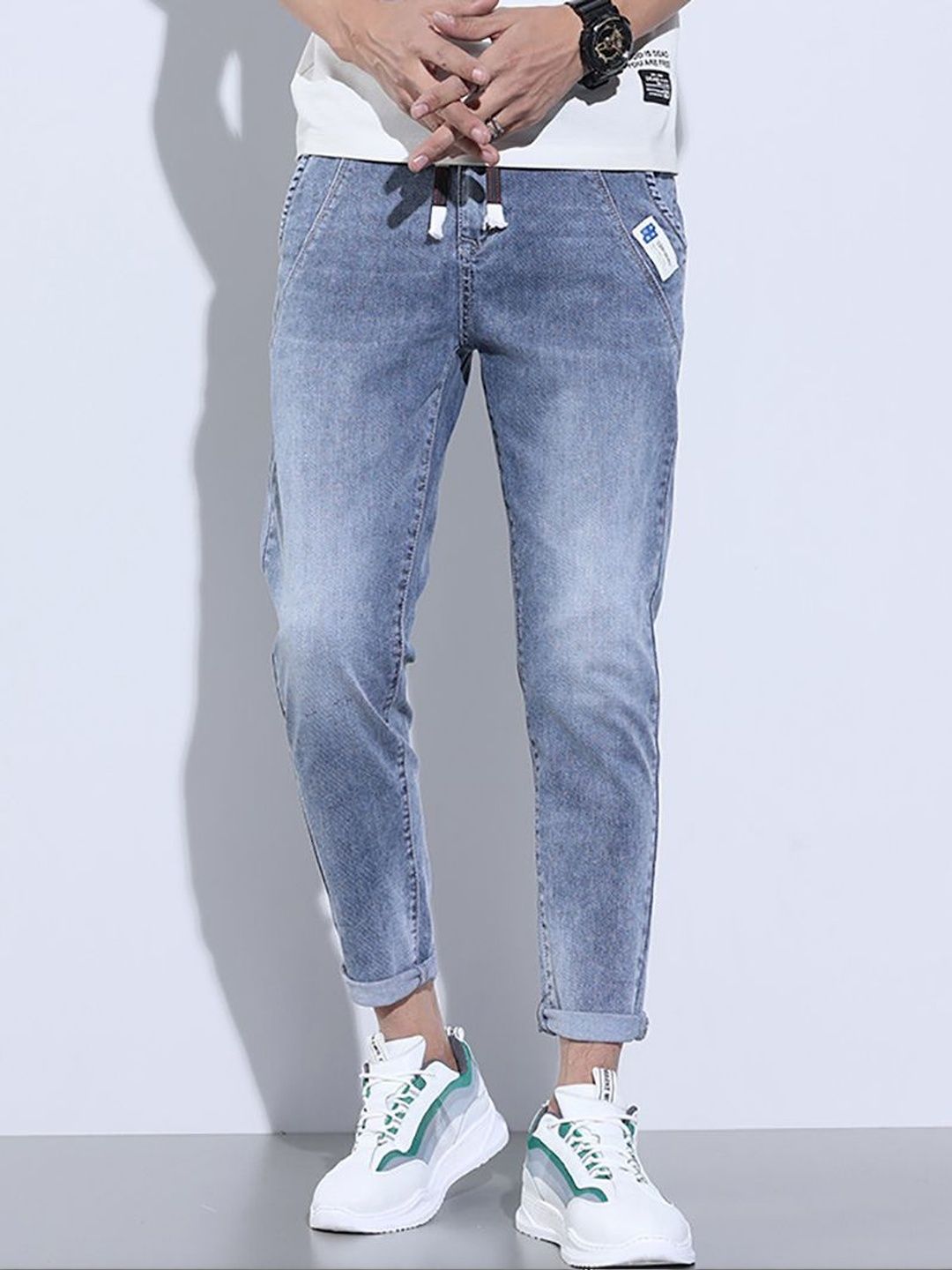 Suo Men Slim Fit Mid-Rise Light Fade Stretchable Jeans