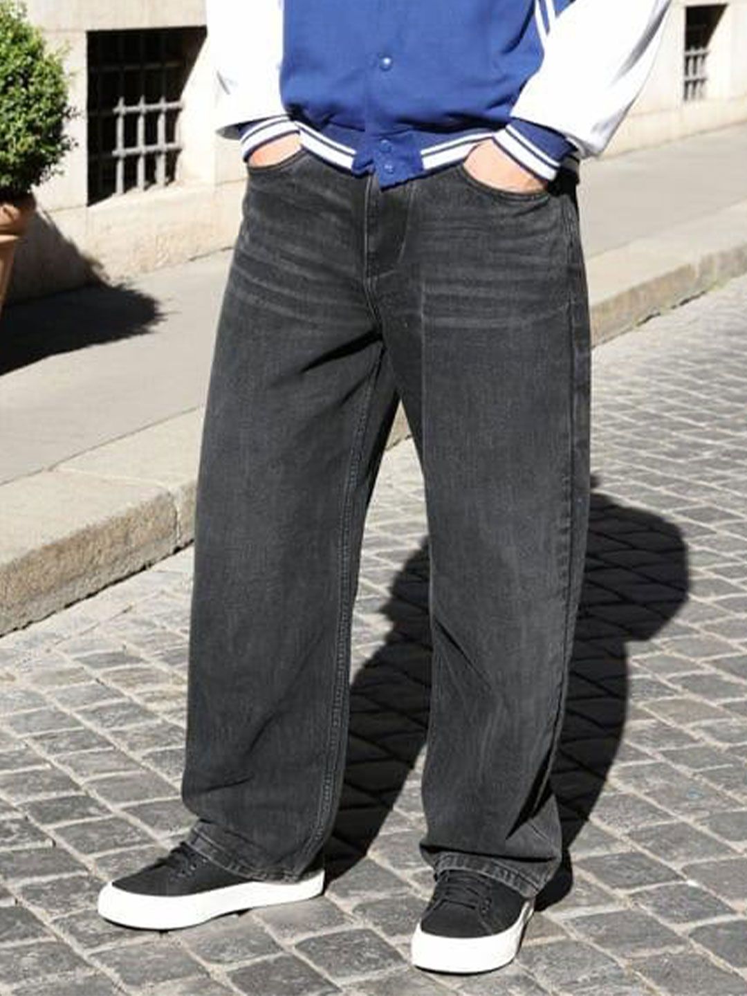 me Queen Men Straight Fit Mid-Rise Light Fade Jeans