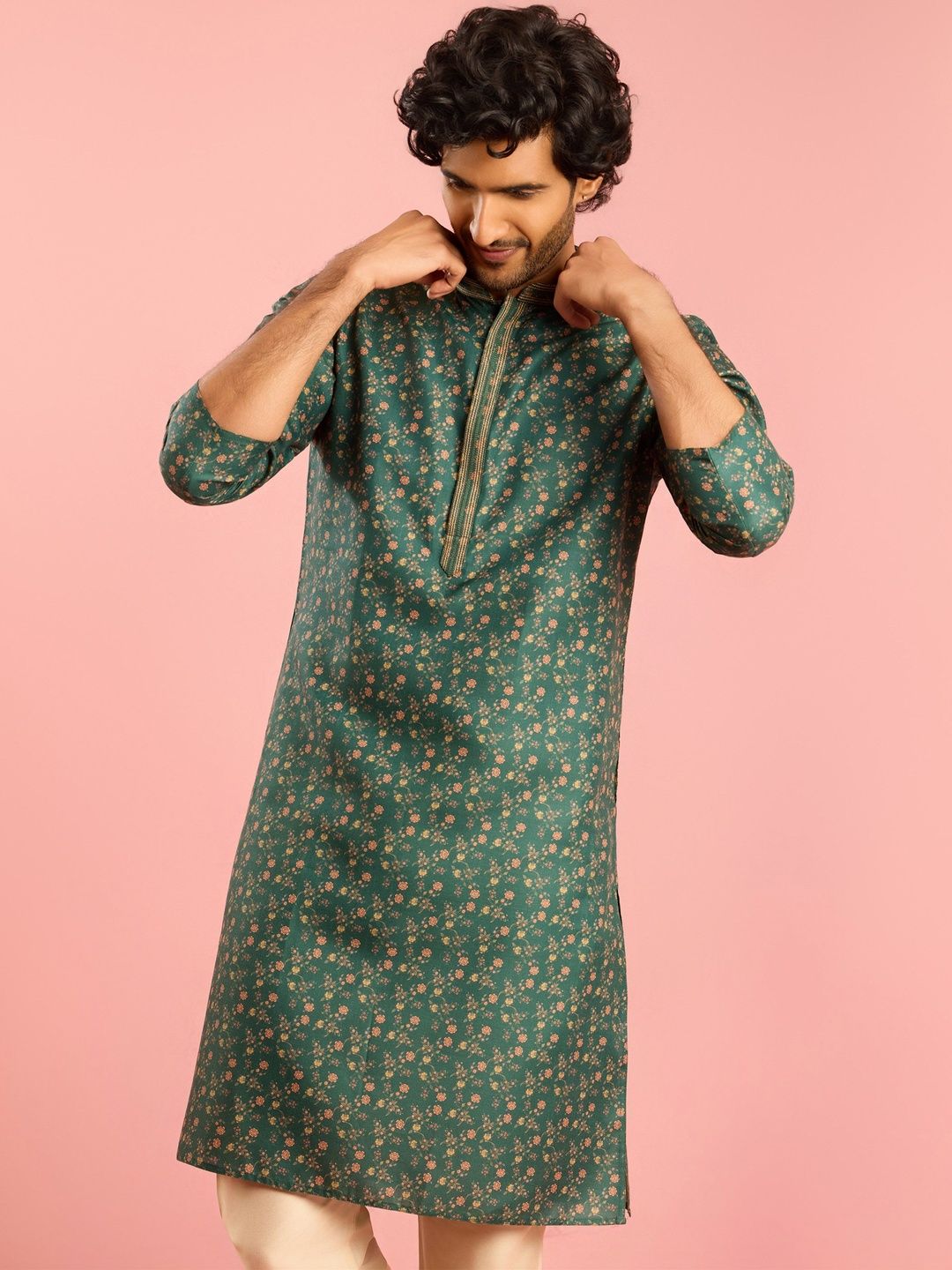 VASTRAMAY Men Printed Flared Sleeves Sequinned Kurta