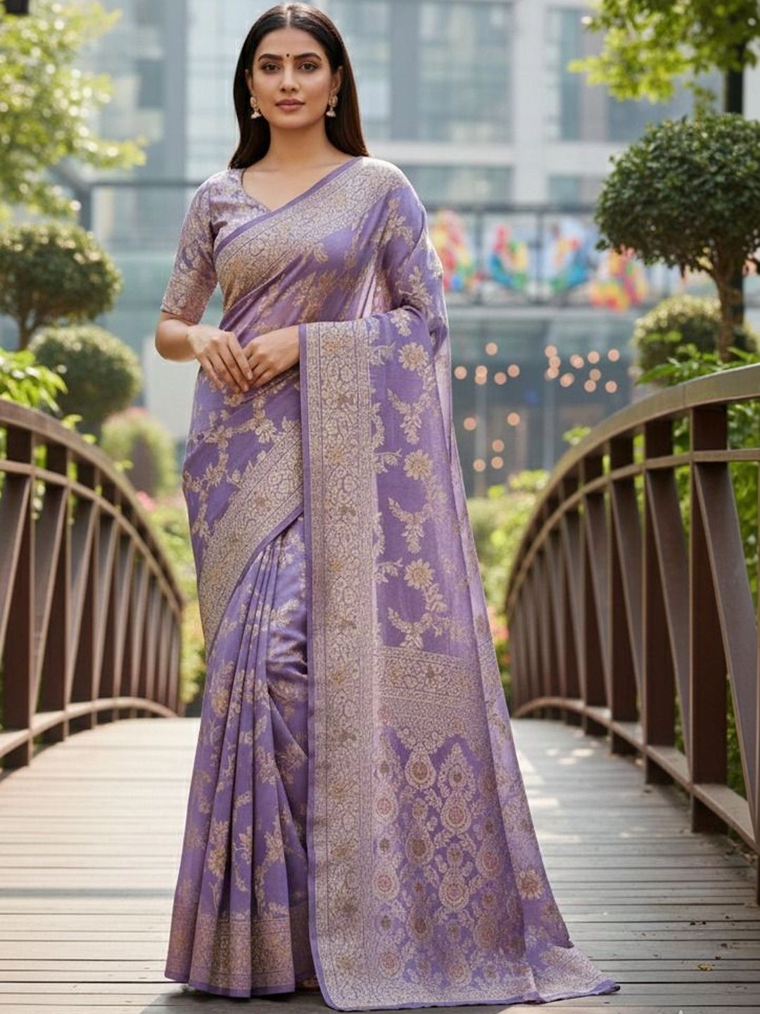 HERE&NOW Woven Design Zari Art Silk Heavy Work Banarasi Saree