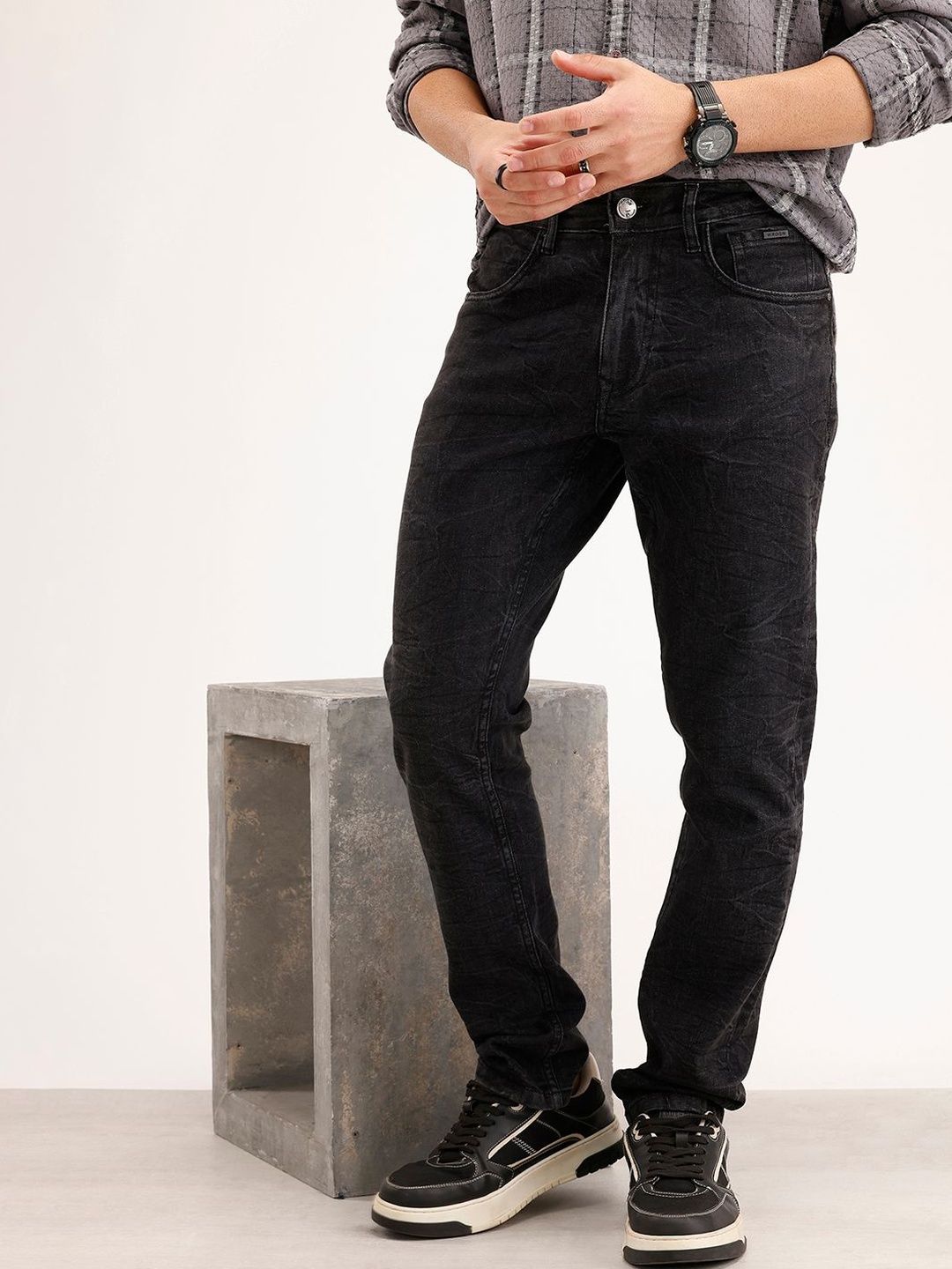 WROGN Men Slim Fit High-Rise Light Fade Jeans