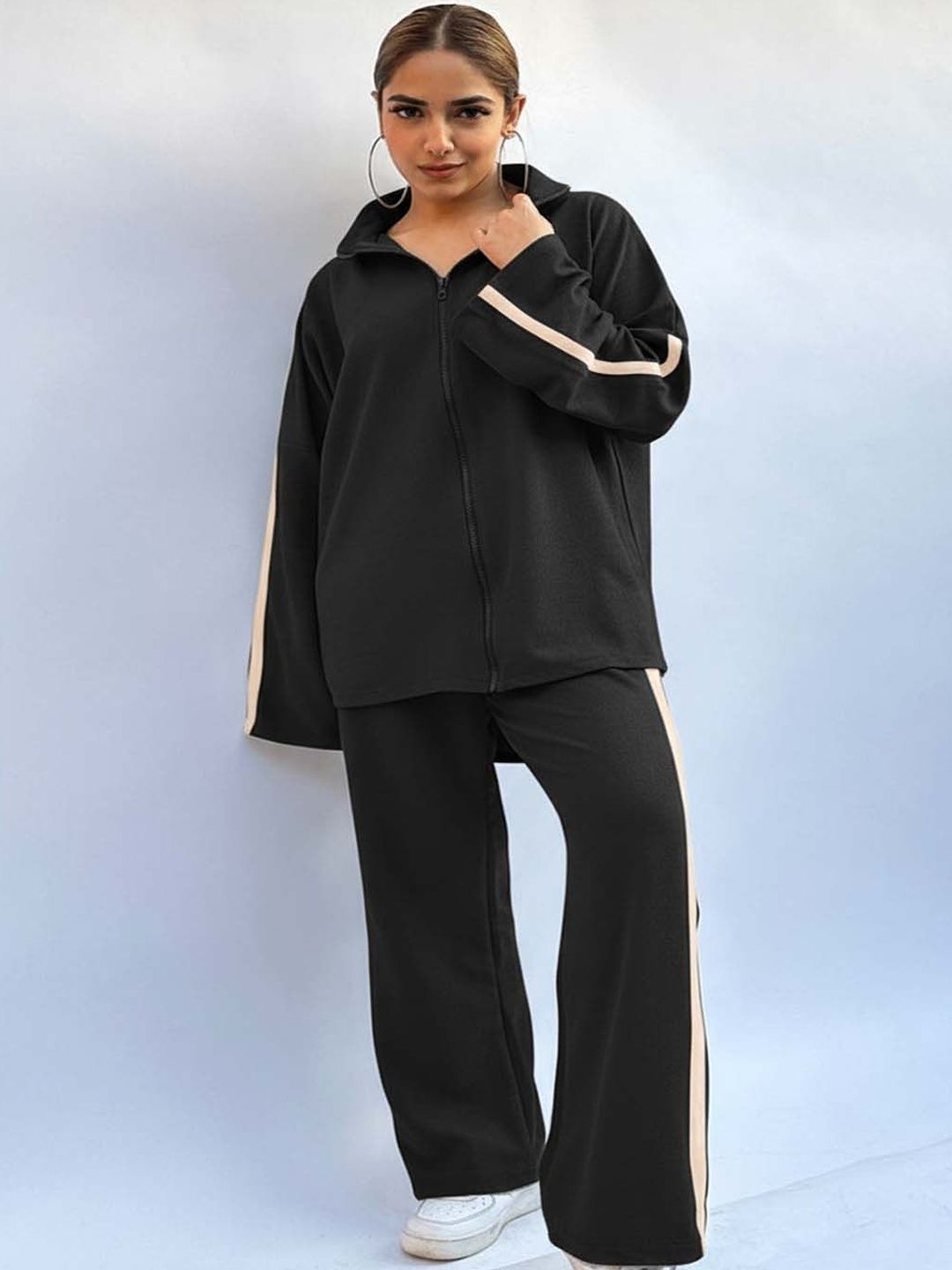 GENZILOOKS Romantic Florals Colourblocked T-shirt with Trousers
