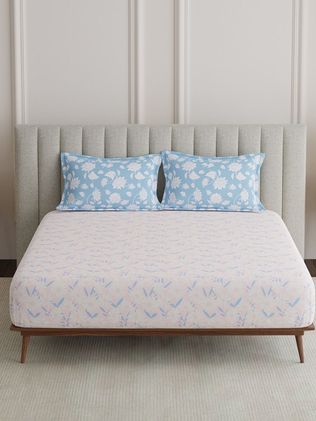 Boutique Living India Boutique Living India Pink Floral 152 TC Bedsheet with 2 Pillow Covers