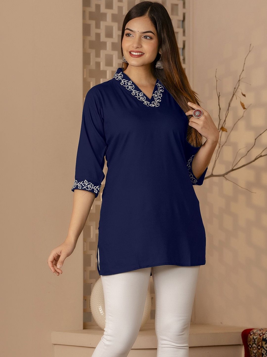 Sehrish Store Embroidered V-Neck Thread Work Thread Work Kurti