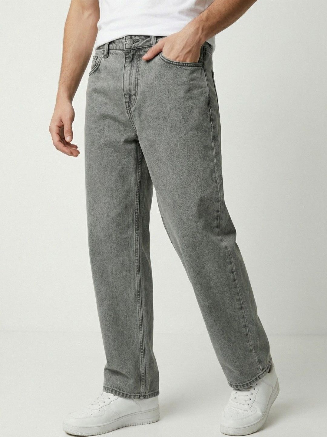 Men Straight Fit Mid-Rise Jeans Encrypt Men Classic Straight Fit Mid-Rise Light Fade Stretchable Jeans