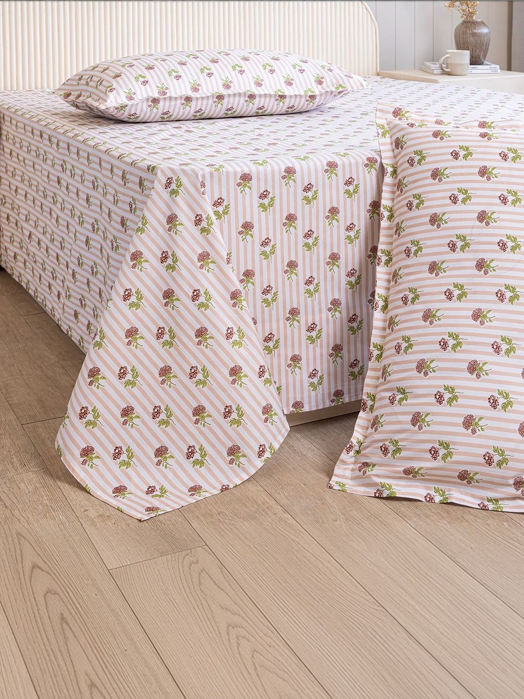 210 TC Single Superfine Bedsheet with 2 Pillow Covers HOMEMONDE White Floral 210 TC Single Bedsheet with 2 Pillow Covers