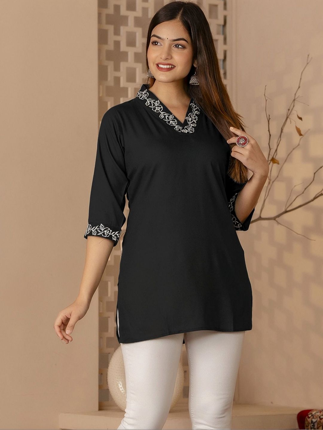 Sehrish Store Ethnic Motifs Embroidered V-Neck Thread Work Thread Work Kurti